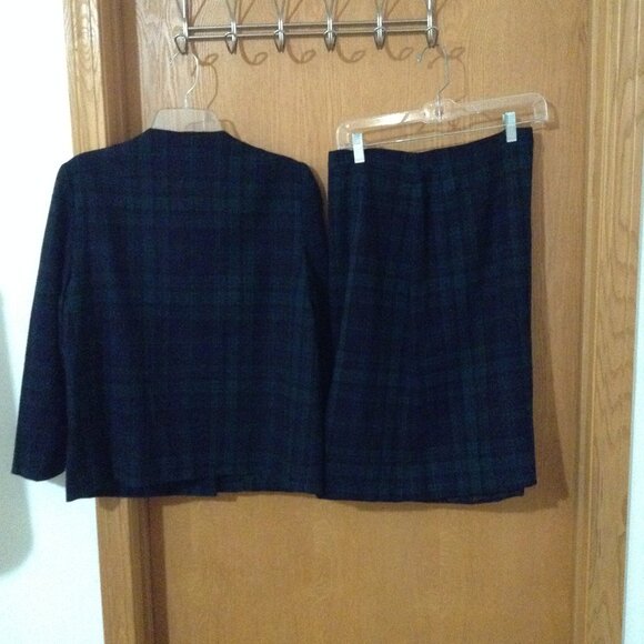 Vintage 1960s Green and Black Plaid Pendleton Skirt Suit - Picture 2 of 3